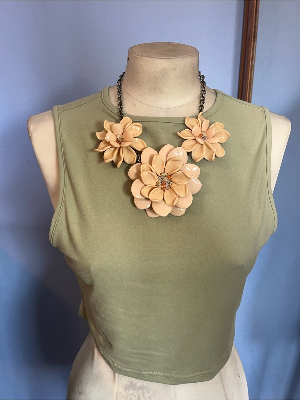 Talbots Large Acrylic Flower Statement Collar Necklace
